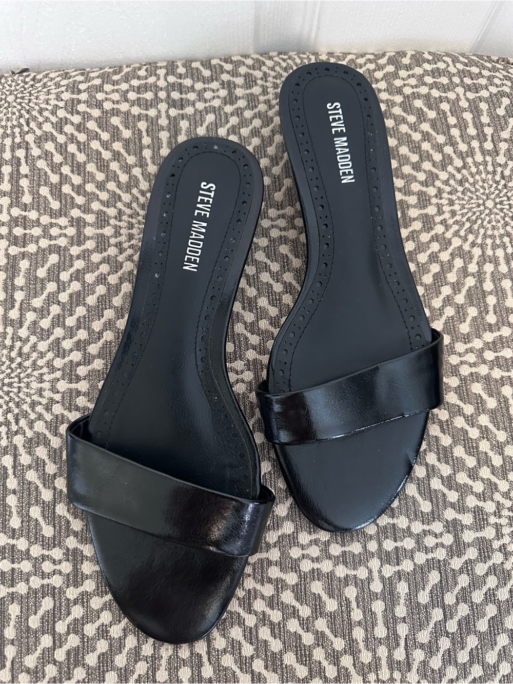 Steve Madden Black Single-Band Slide Sandals